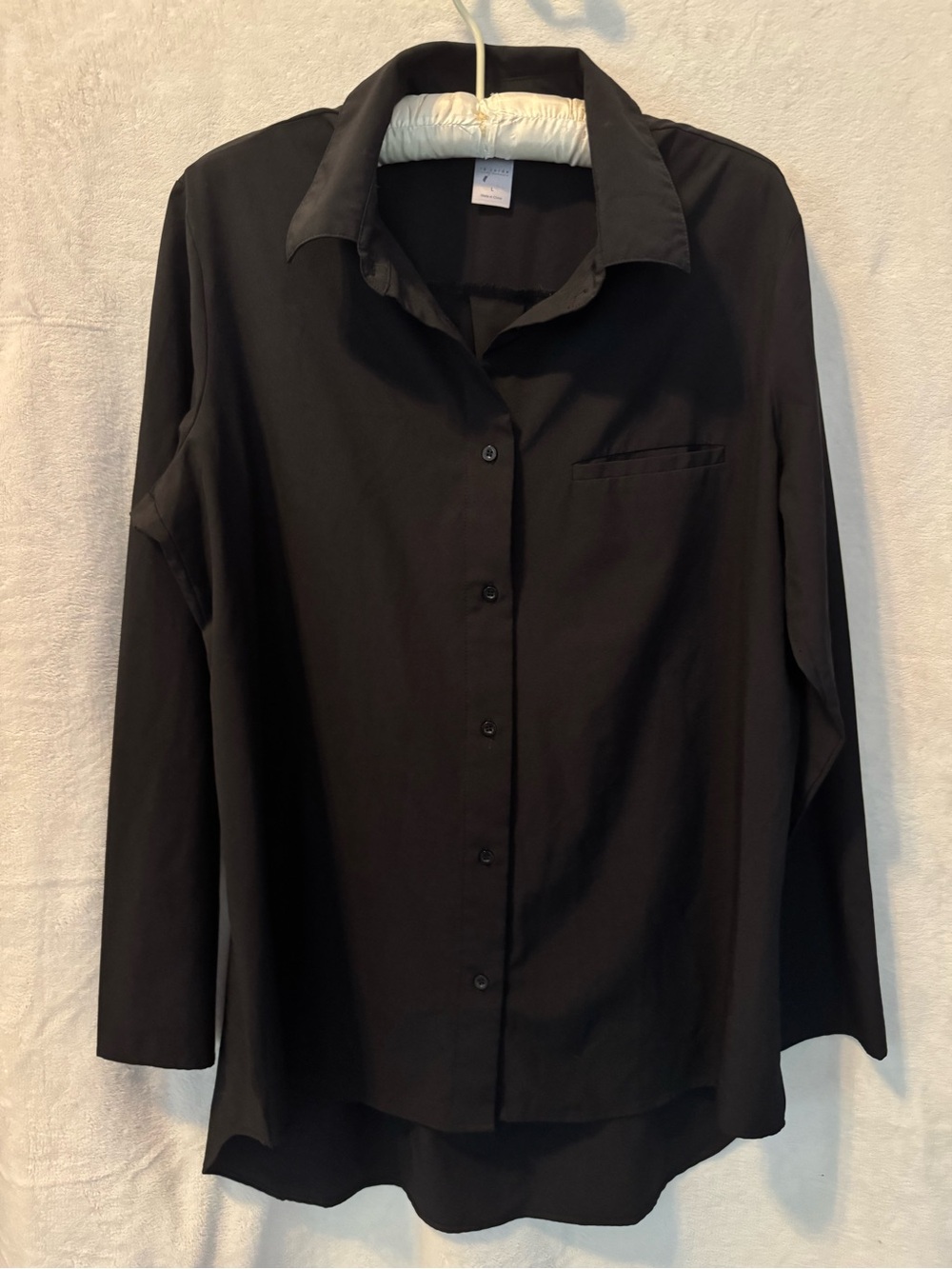 Te Verde Black Button-Up Shirt - Classic Collared Style